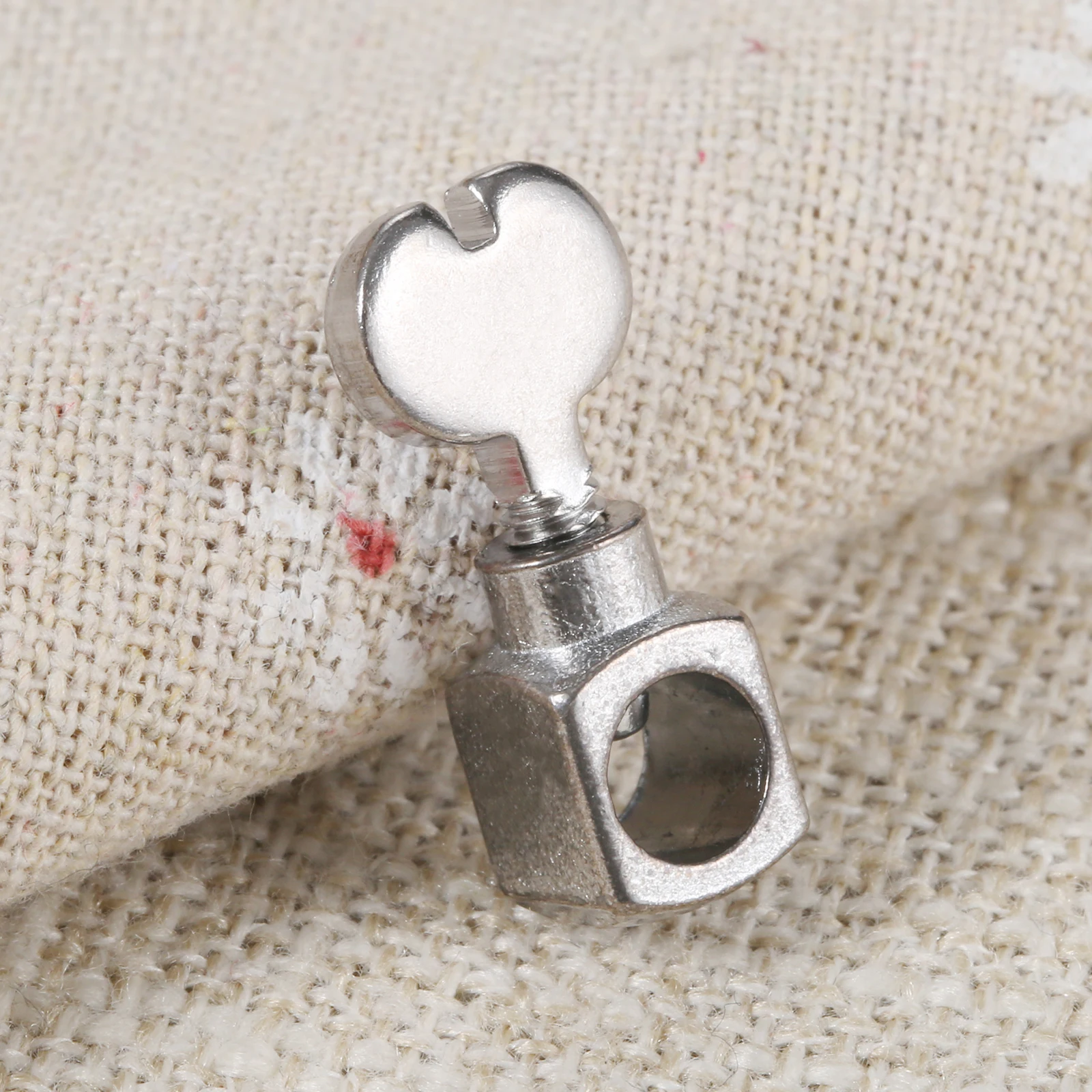 1/2/5Pcs Needle Clamp Holder With Screw Fit for Old-Fashioned Foot Sewing Machine Industrial Sewing Machine Accessory thumbnail 5