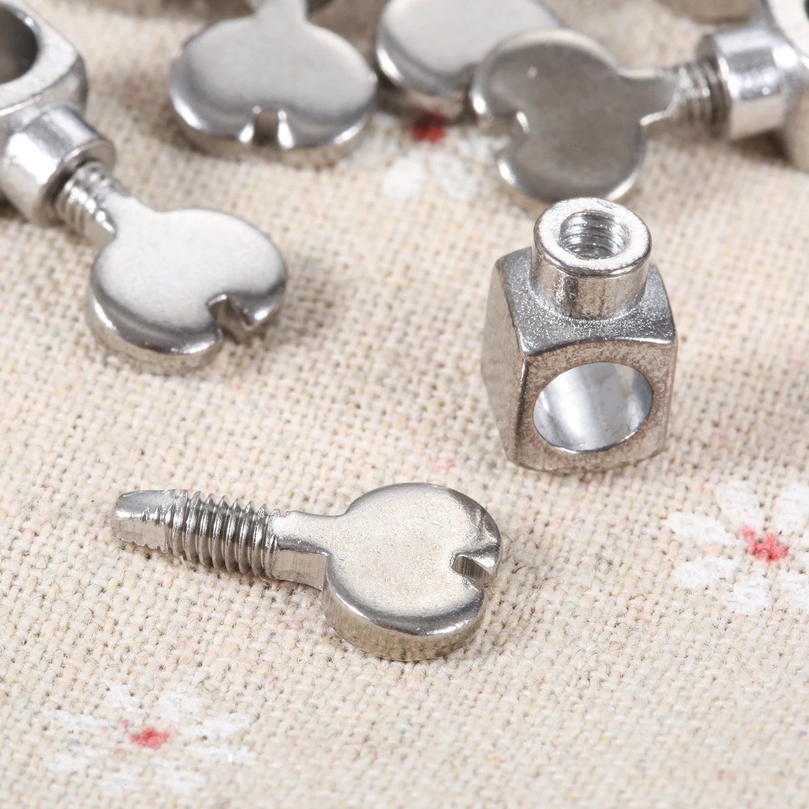 1/2/5Pcs Needle Clamp Holder With Screw Fit for Old-Fashioned Foot Sewing Machine Industrial Sewing Machine Accessory thumbnail 3