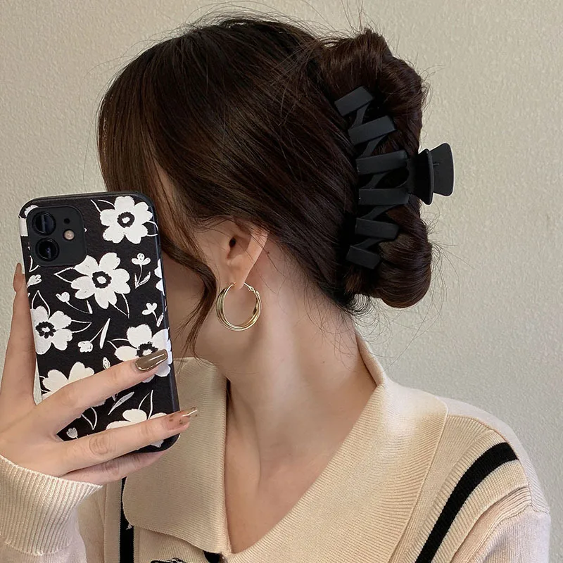 Women Elegant Black Geometric Plastic Hair Claw Lady Sweet Long Hair Holder Toothed Hair Clips Hairpins Fashion Hair Accessories thumbnail 3