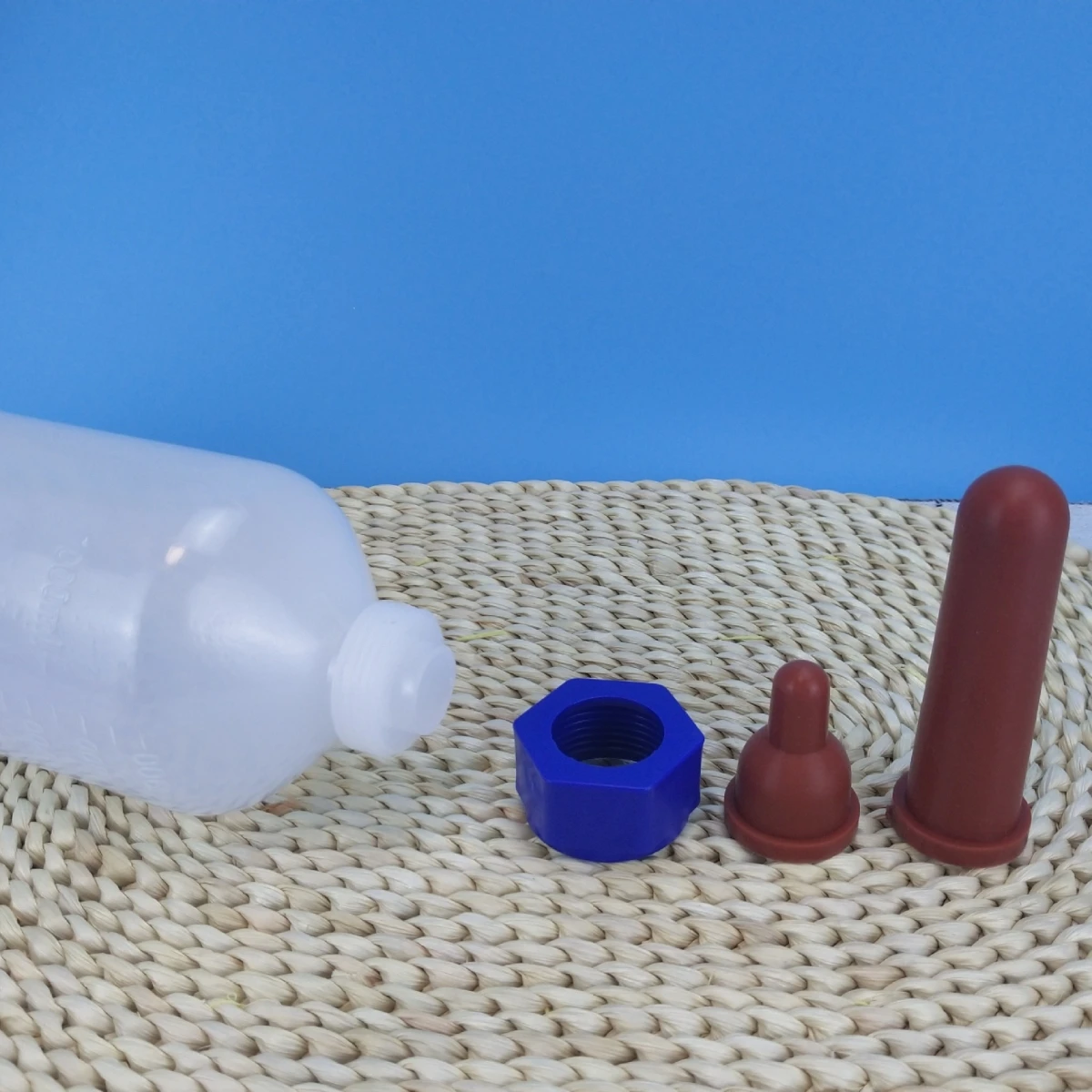 Veterinary Feeding Bottle 400/500ML Capacity Calf Feeder Silicone Nipple Thickened Lamb Feeding Container Farm Animals Supplies thumbnail 5