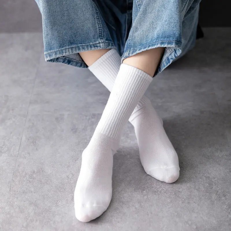 5 Pairs Men Crew Socks Black And White Middle Tube Streetwear Soft Breathable Cotton Casual Socks thumbnail 4