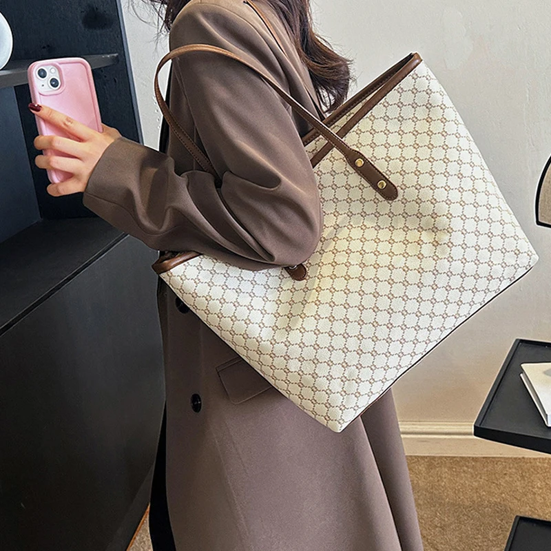 Large Capacity Shoulder Bag Women's PU Leather Handbag for Commuting and Casual Use Versatile Tote Bag thumbnail 4
