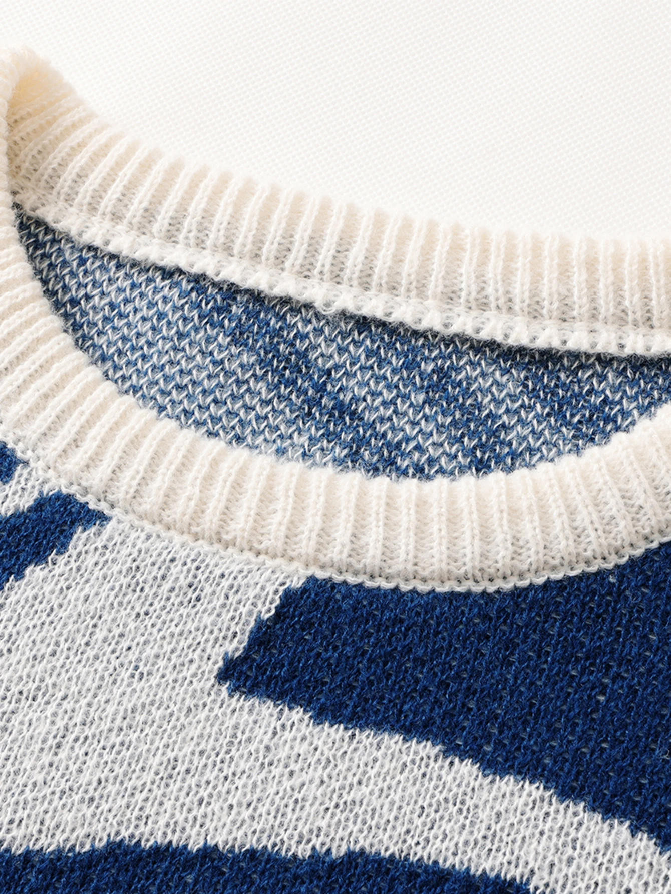 New Popular Autumn and Winter Maze Jacquard Pattern Pullover Sweater Casual Round Neck Contrast Color Knitted Men's Pullover thumbnail 3