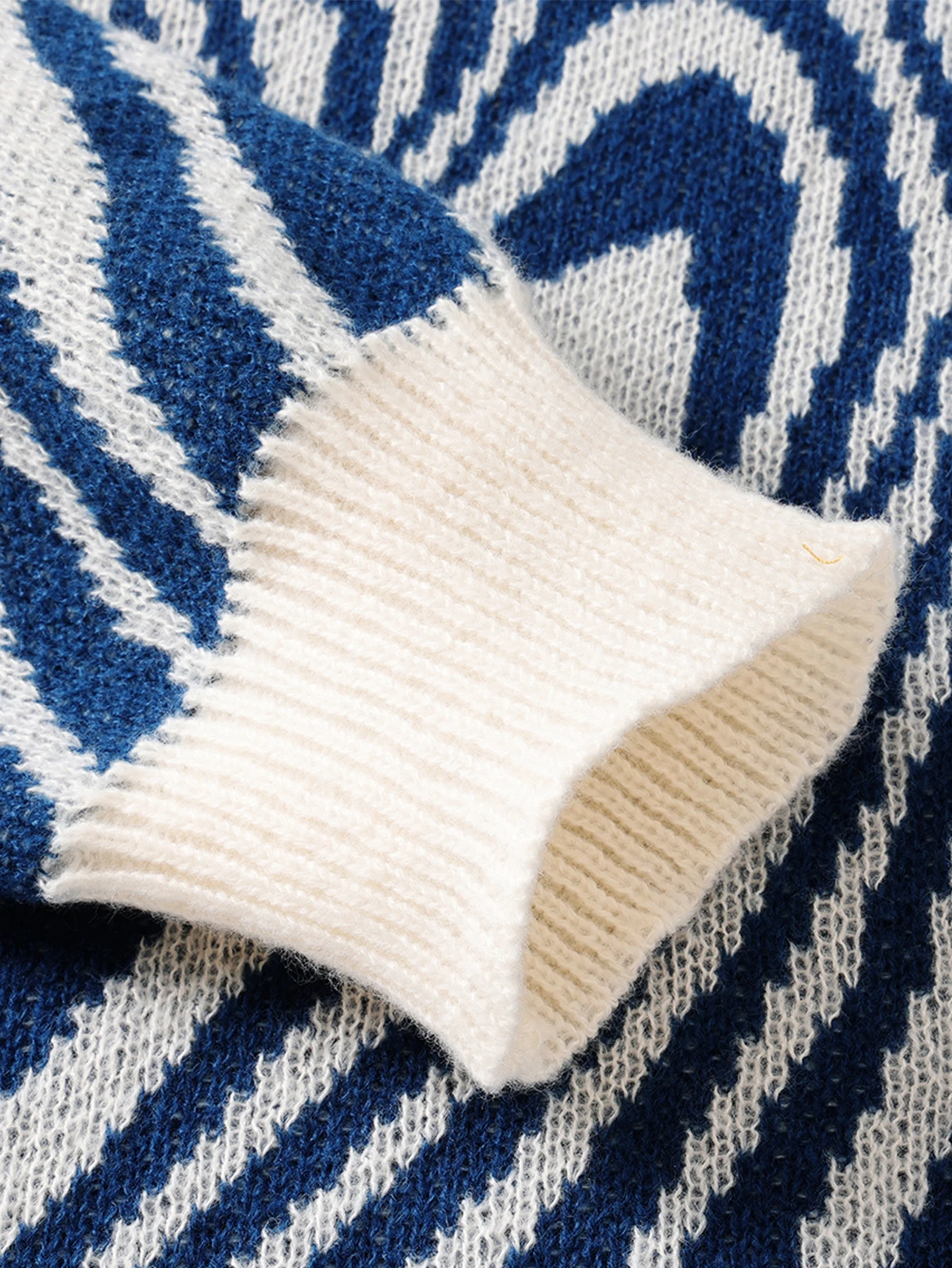 New Popular Autumn and Winter Maze Jacquard Pattern Pullover Sweater Casual Round Neck Contrast Color Knitted Men's Pullover thumbnail 4
