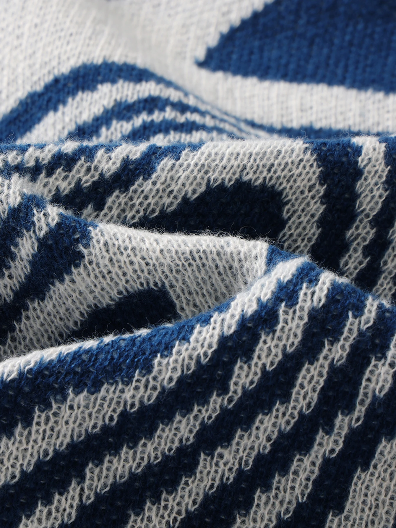 New Popular Autumn and Winter Maze Jacquard Pattern Pullover Sweater Casual Round Neck Contrast Color Knitted Men's Pullover thumbnail 6