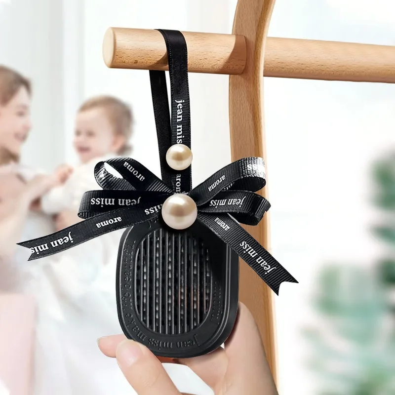 Car Aromatherapy Long Lasting Fragrance Car Perfume Interior High-end Decoration Home Bedroom Wardrobe Fragrance Pendant Perfume thumbnail 4