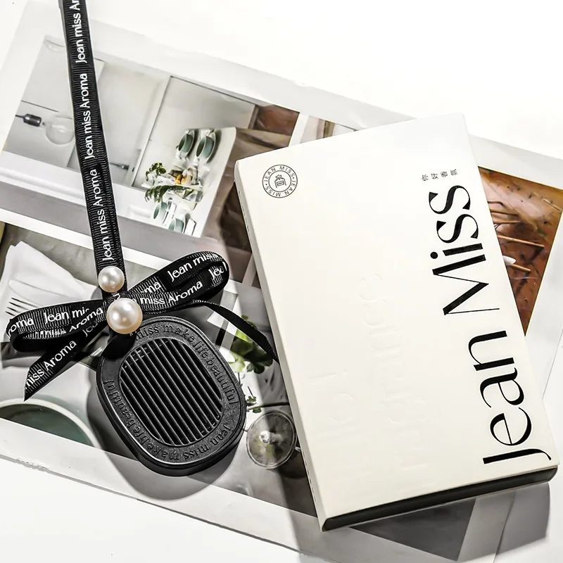 Car Aromatherapy Long Lasting Fragrance Car Perfume Interior High-end Decoration Home Bedroom Wardrobe Fragrance Pendant Perfume thumbnail 2