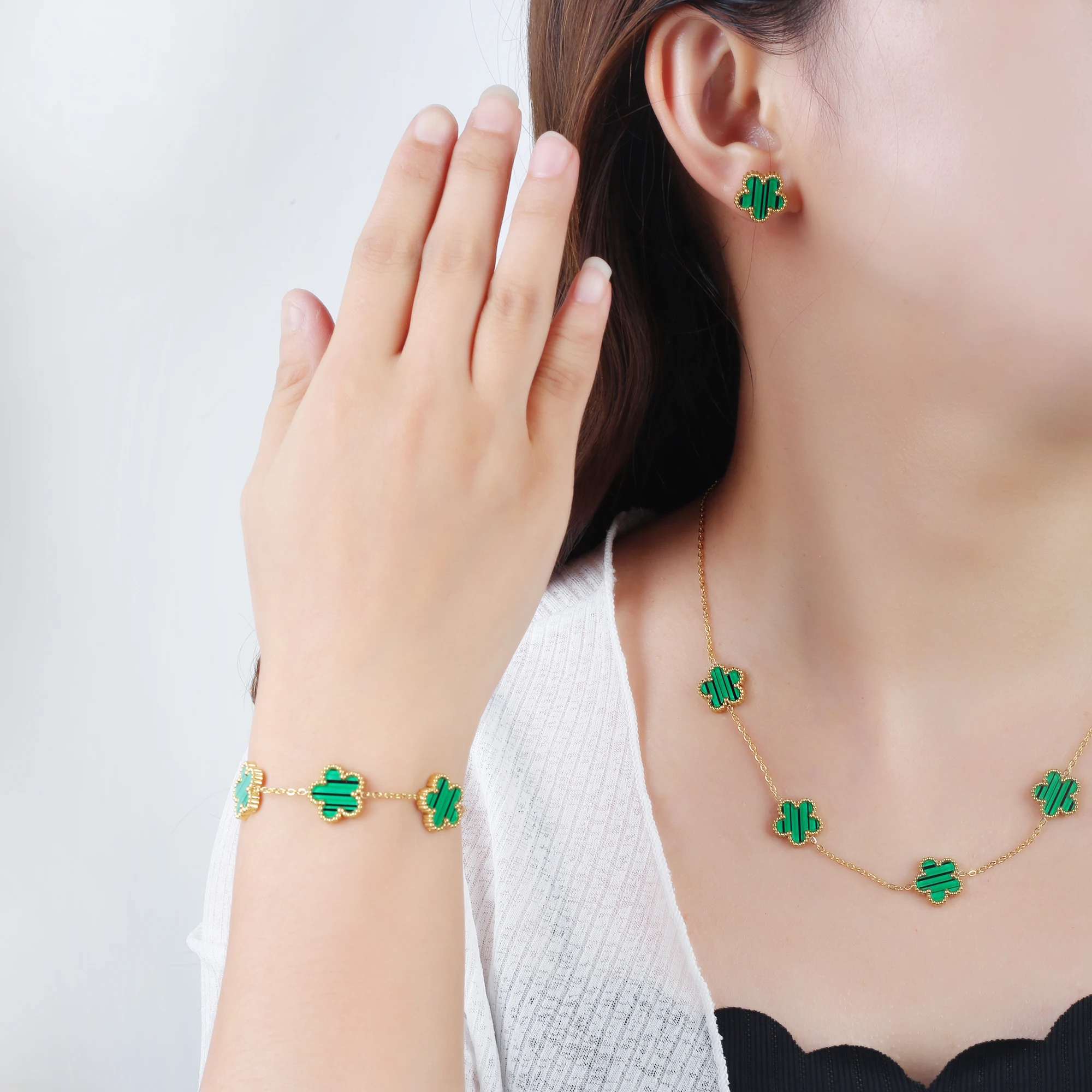 3Pcs 18k Gold-Plated Five-Leaf Flower Necklace Earrings Bracelet Jewelry Set For Woman Fashion Party Jewelry Daily Wear Clover thumbnail 6