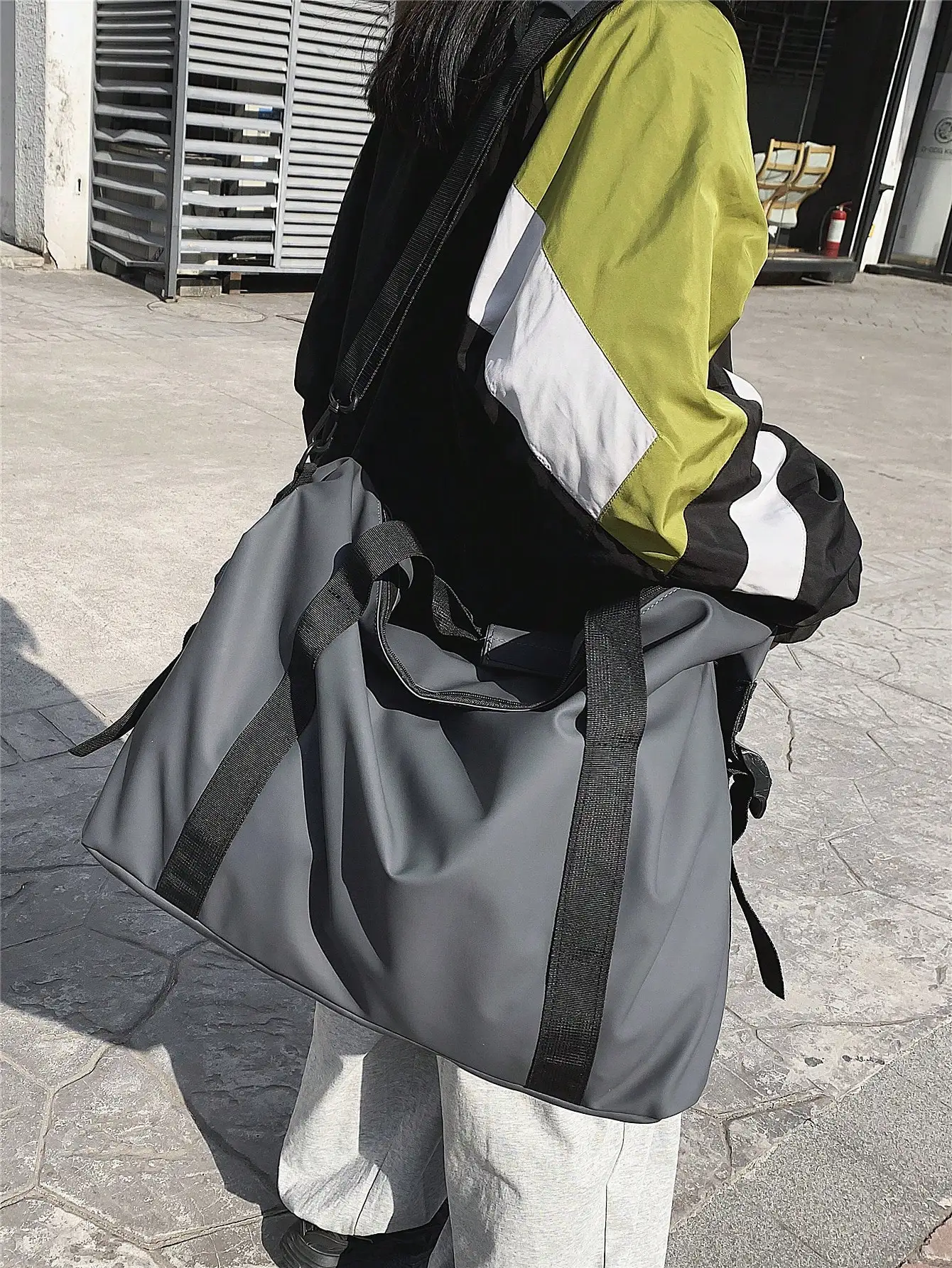 Handheld travel bag, large capacity sports and fitness bag, lightweight storage luggage bag, one shoulder crossbody travel bag thumbnail 3