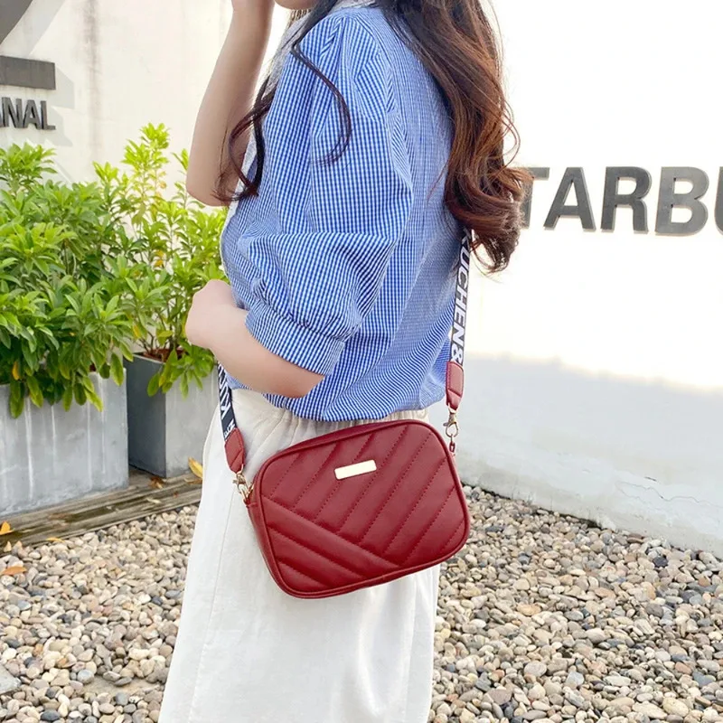 Shoulder Bag High Quality Women's PU Rolling Strip Camera Bag Shoulder Bag Mobile Phone Bag Casual Crossbody Bag thumbnail 2