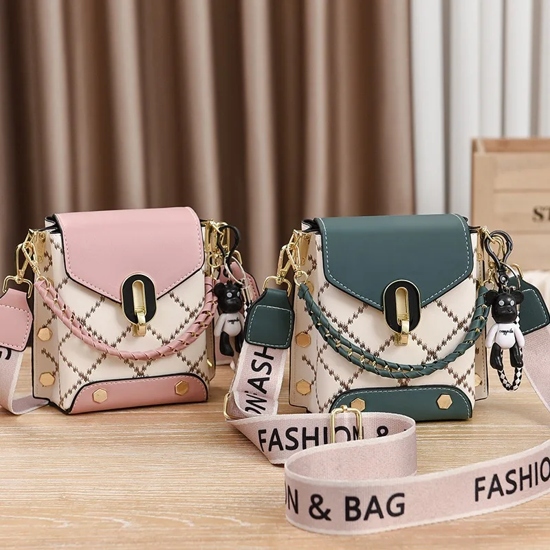 Korean version of simple and fashionable small square bag fashionable versatile shoulder messenger bag trendy mini mobile phone thumbnail 3
