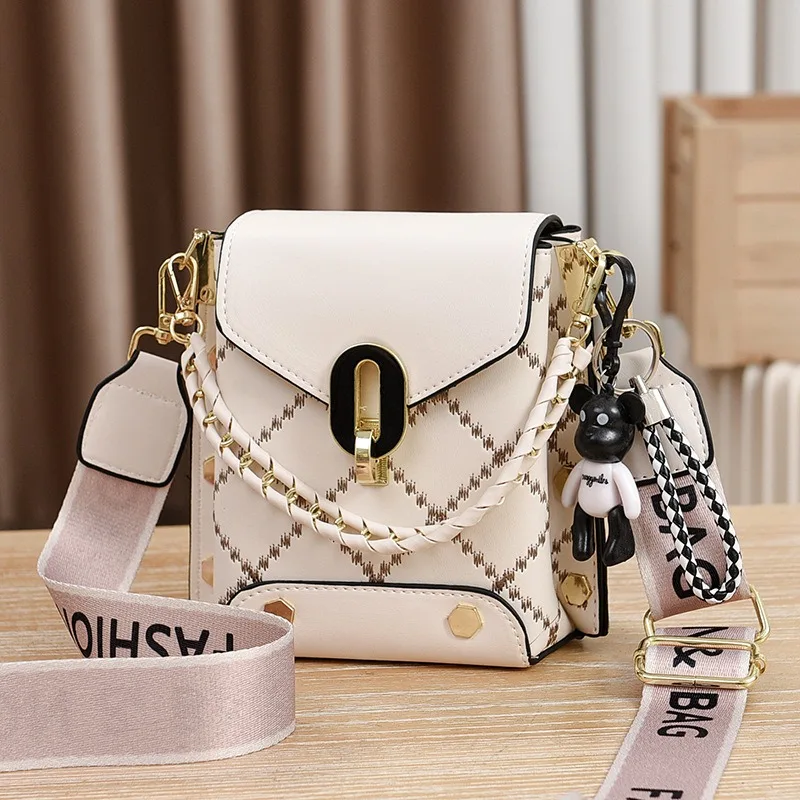 Korean version of simple and fashionable small square bag fashionable versatile shoulder messenger bag trendy mini mobile phone thumbnail 5
