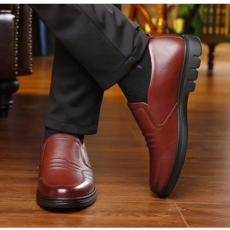 Men's leather shoes new black Soft bottom anti slip and breath shoes men's Business dress casual Zapatos luxury light flat thumbnail 4
