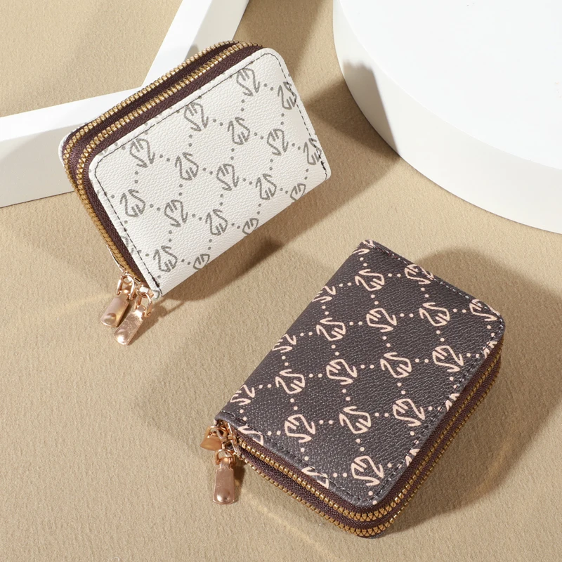 Chic Vintage Zippered Card Holder Wallet for Women - Secure Multi-Card Slots, Fashionable Faux Leather with Coin PurseLuxurious thumbnail 3
