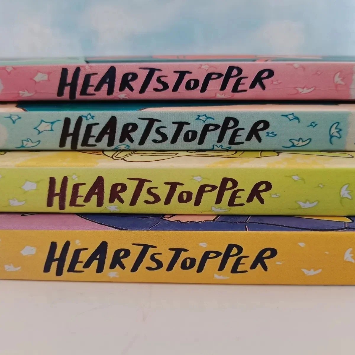Heartstopper Series Volume 1-4 Books Set By Alice Oseman Libros thumbnail 2