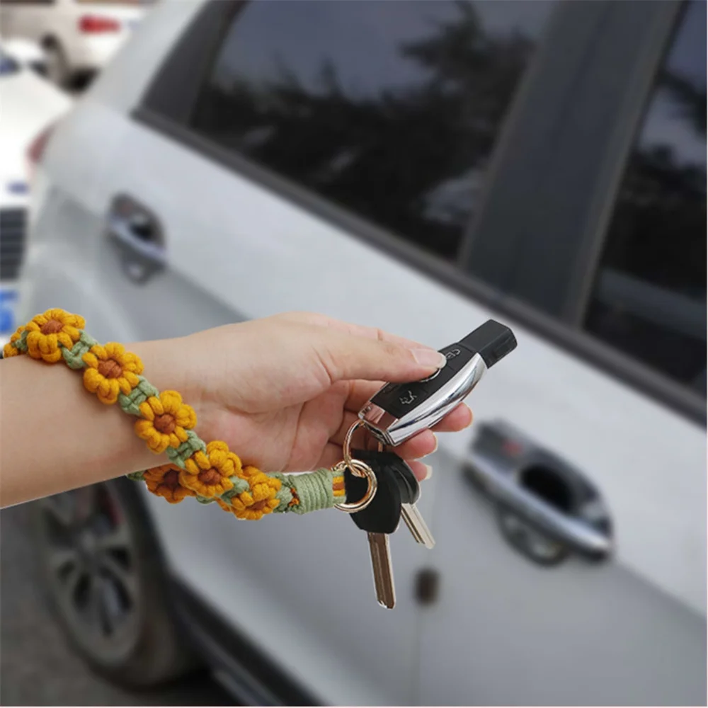 Bohemian Woven Daisy Mobile Phone Lanyard Hand-Woven Flower Keychain Handmade Beach Bag Pendant Creative Gift thumbnail 4