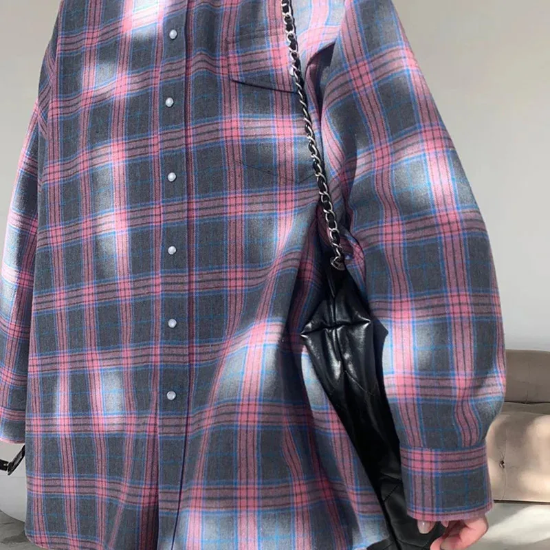 New Vintage Women Oversized Long Sleeve Plaid Shirt Blouse Tops Autumn Winter Button Down Loose Lapel Pocket Shirt Korean Style thumbnail 3