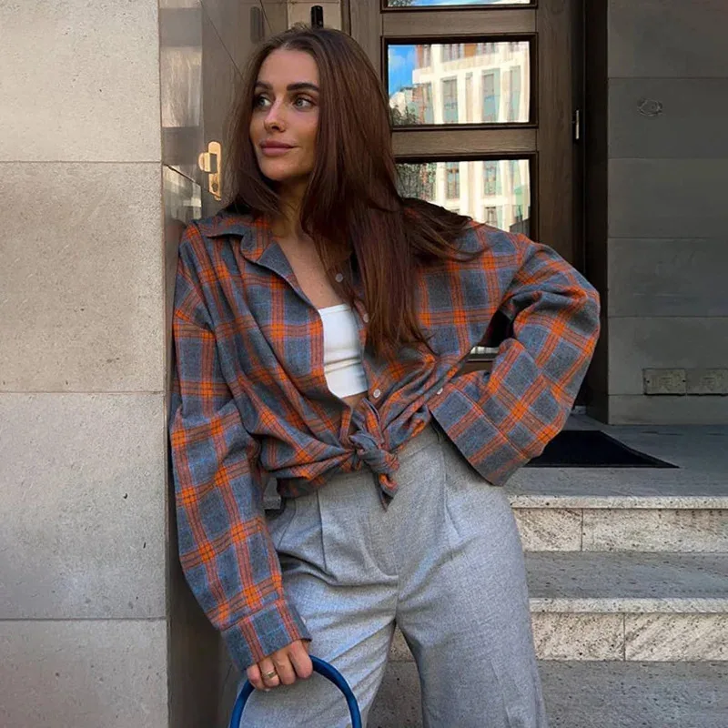 New Vintage Women Oversized Long Sleeve Plaid Shirt Blouse Tops Autumn Winter Button Down Loose Lapel Pocket Shirt Korean Style thumbnail 6