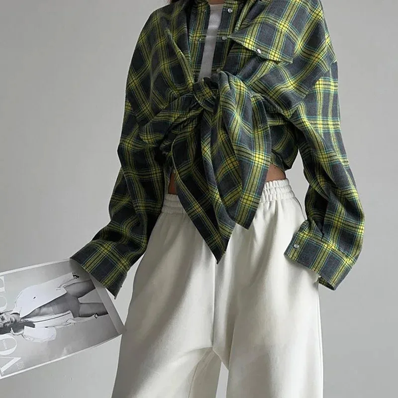New Vintage Women Oversized Long Sleeve Plaid Shirt Blouse Tops Autumn Winter Button Down Loose Lapel Pocket Shirt Korean Style thumbnail 5
