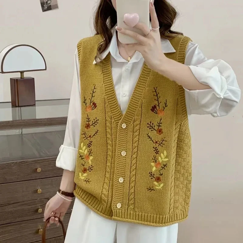 Spring Autumn 2024 Chinese Style Fashion Women's Knitted Cardigan Sweater Vest Sleeveless Age Reduction Ladies Waistcoat Jacket thumbnail 4