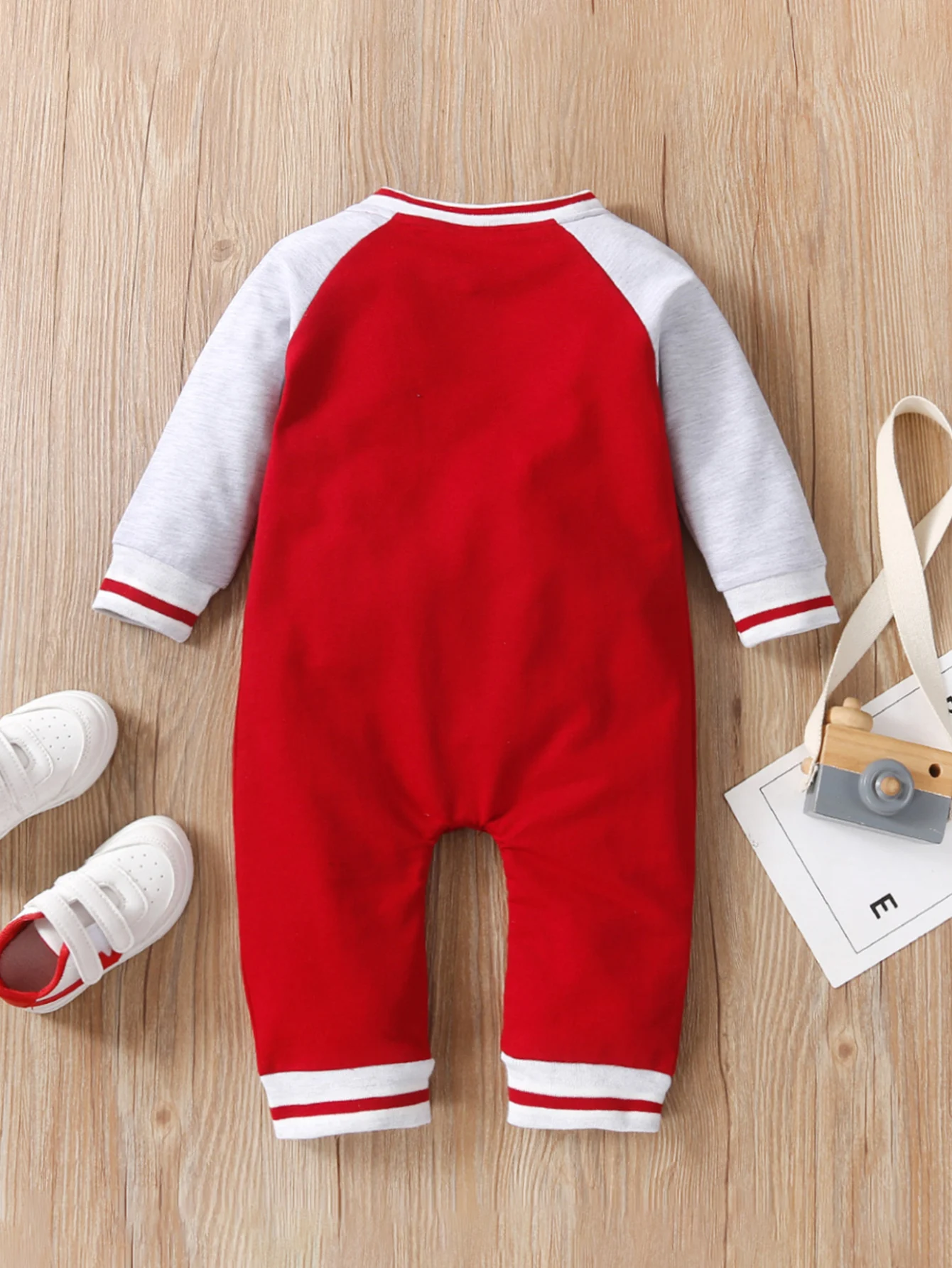 Fashionable letter printed long sleeved round neck cute and personalized baby boy jumpsuit thumbnail 2