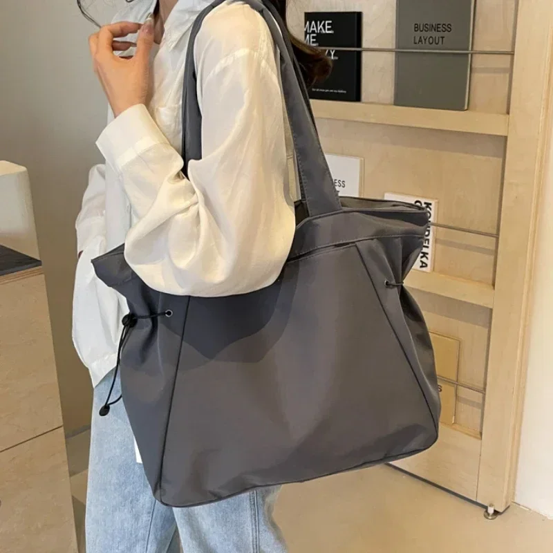 Casual Fashion Large Capacity Tote Bag Simple Travel Bag Women Large Shoulder Bag Aesthetic Handbags Drawstring Tote Handbag thumbnail 3