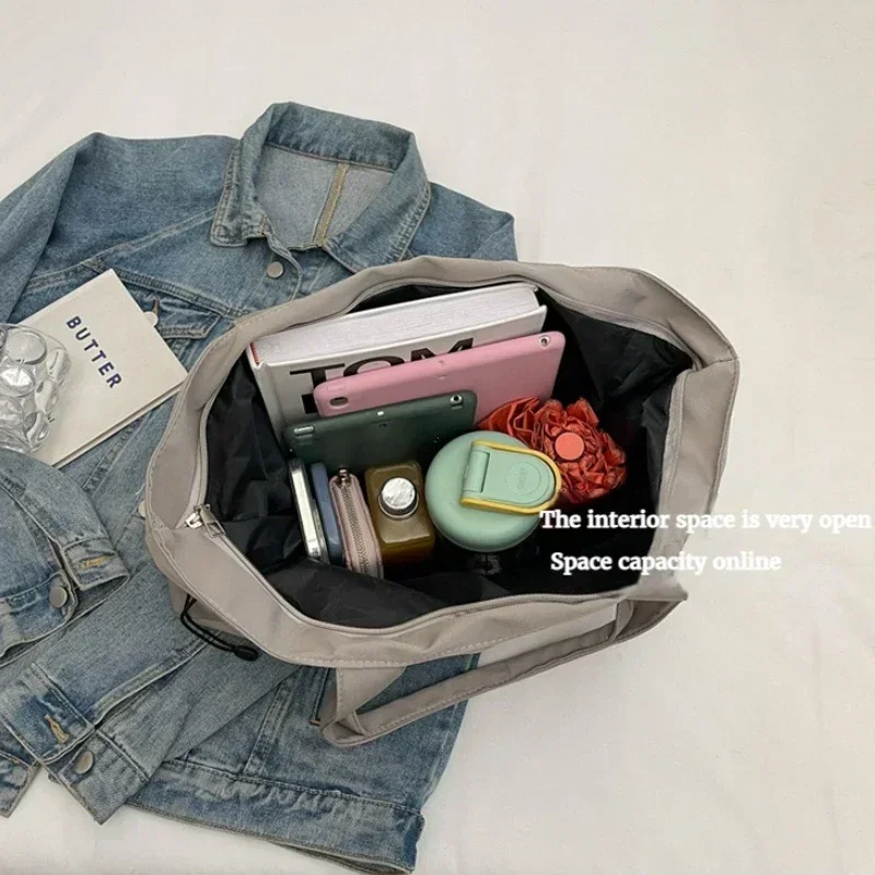 Casual Fashion Large Capacity Tote Bag Simple Travel Bag Women Large Shoulder Bag Aesthetic Handbags Drawstring Tote Handbag thumbnail 5