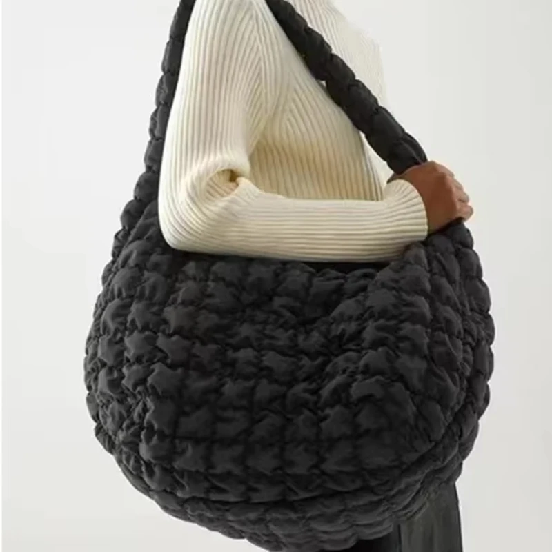 Autumn and Winter Fashion Large Capacity Folded Cloud Bags Lightweight Down Shoulder Bag Lady Messenger Light Weight Travel Bags