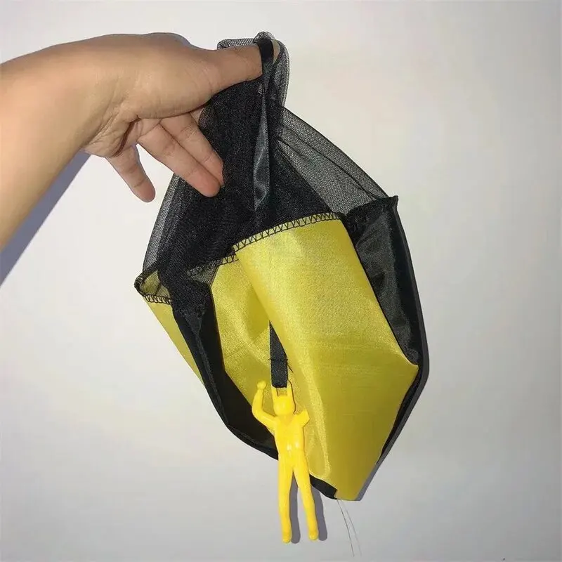 4pcs Color Random Hand Throwing Parachute Flying Toys for Children Educational Outdoor Games Sports Entertainment Sensory Play thumbnail 5