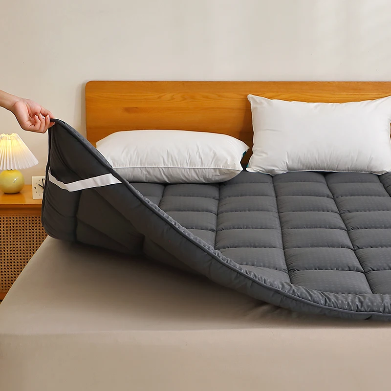 152x203cm 160x200cm 180x200cm Quilted Mattress Pad with Lacing thumbnail 4