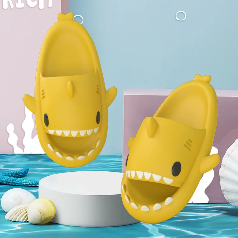 Comwarm Boys Girls Shark Slippers Summer Cute Cartoon Kids Shark Sandals Non-slip House bath Shoes Children Casual Flats Slides