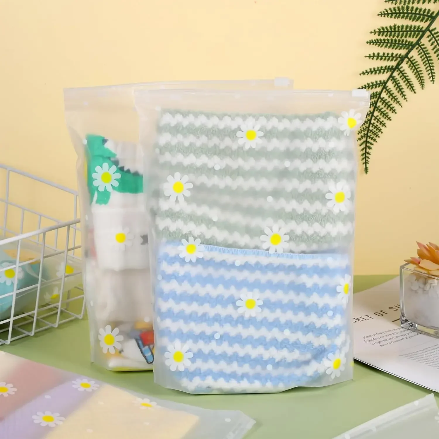 10pcs Storage Bags Daisy Zipper Large Capacity Clothes Shoes Organizer Portable Makeup Toiletry Bags thumbnail 5