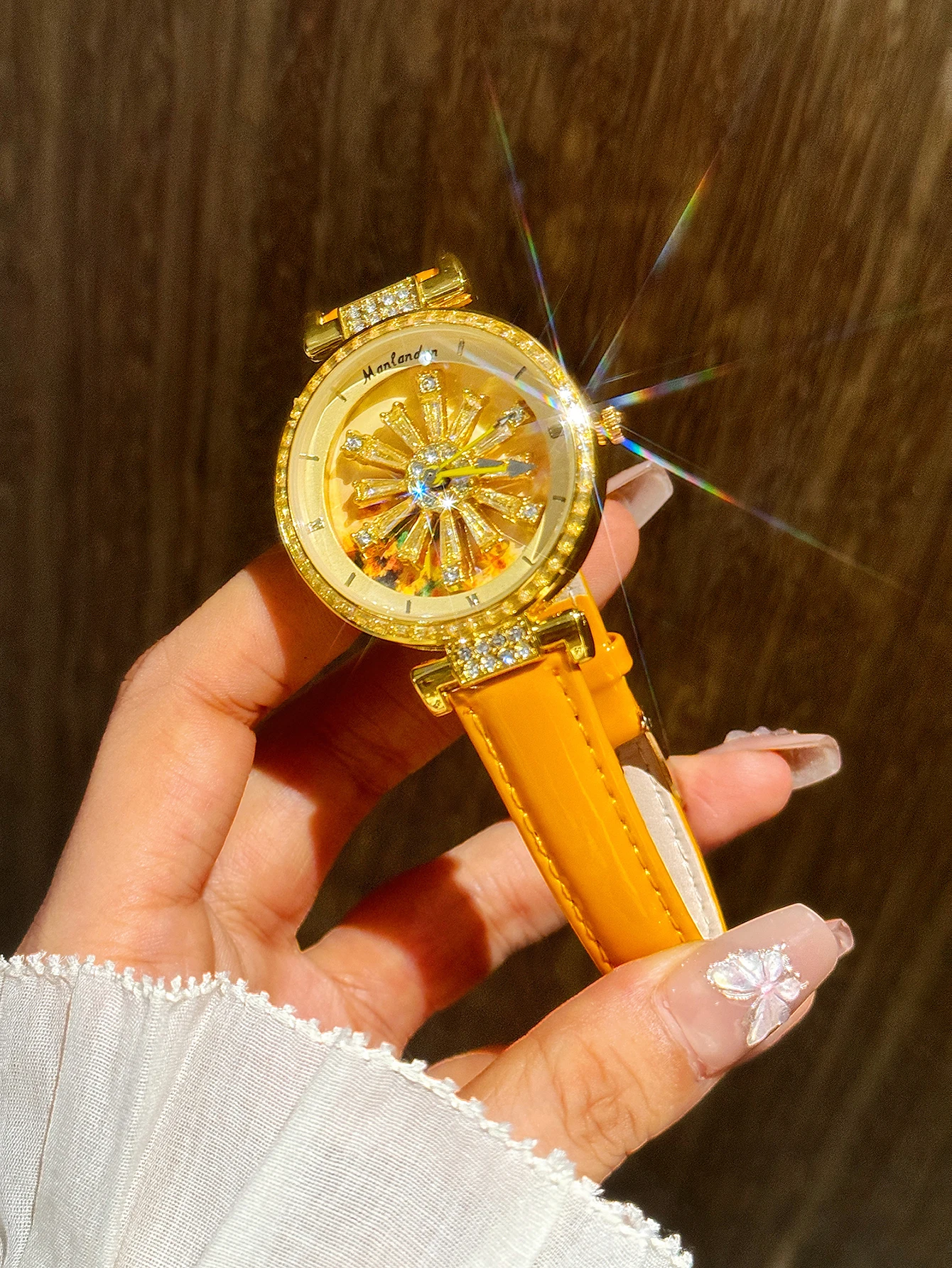 1 Piece of Bright Eye-Catching Fashionable Luxury Women's Watch Inlaid with Rhinestones, Equipped with Charming Sunflower Flower Rotating Dial, Stainless Steel Case, Durable Leather Strap, Unique Personalized Design Watch, Perfect for Women's Date Gift and Daily Wear thumbnail 3