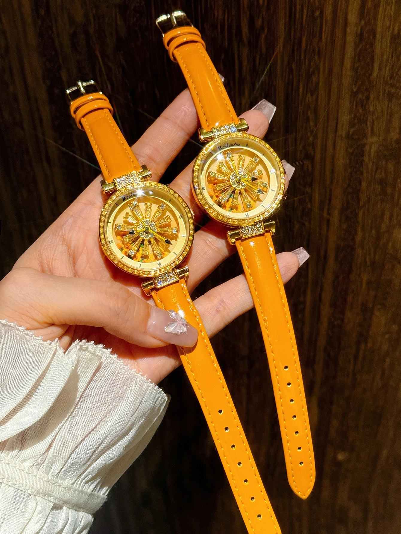 1 Piece of Bright Eye-Catching Fashionable Luxury Women's Watch Inlaid with Rhinestones, Equipped with Charming Sunflower Flower Rotating Dial, Stainless Steel Case, Durable Leather Strap, Unique Personalized Design Watch, Perfect for Women's Date Gift and Daily Wear thumbnail 2