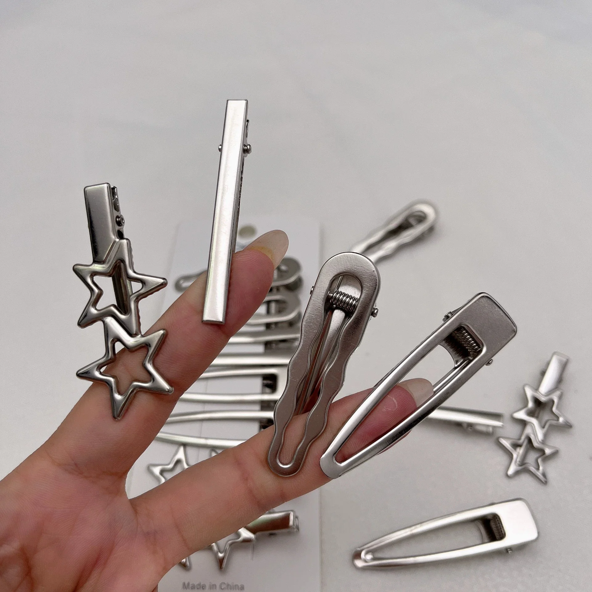 Women Metal Y2K Hair Clips Exquisite Duckbill Clip Girls Hairpins Side Bangs Barrettes Hairclip Girls Fashion Hair Accessories thumbnail 4
