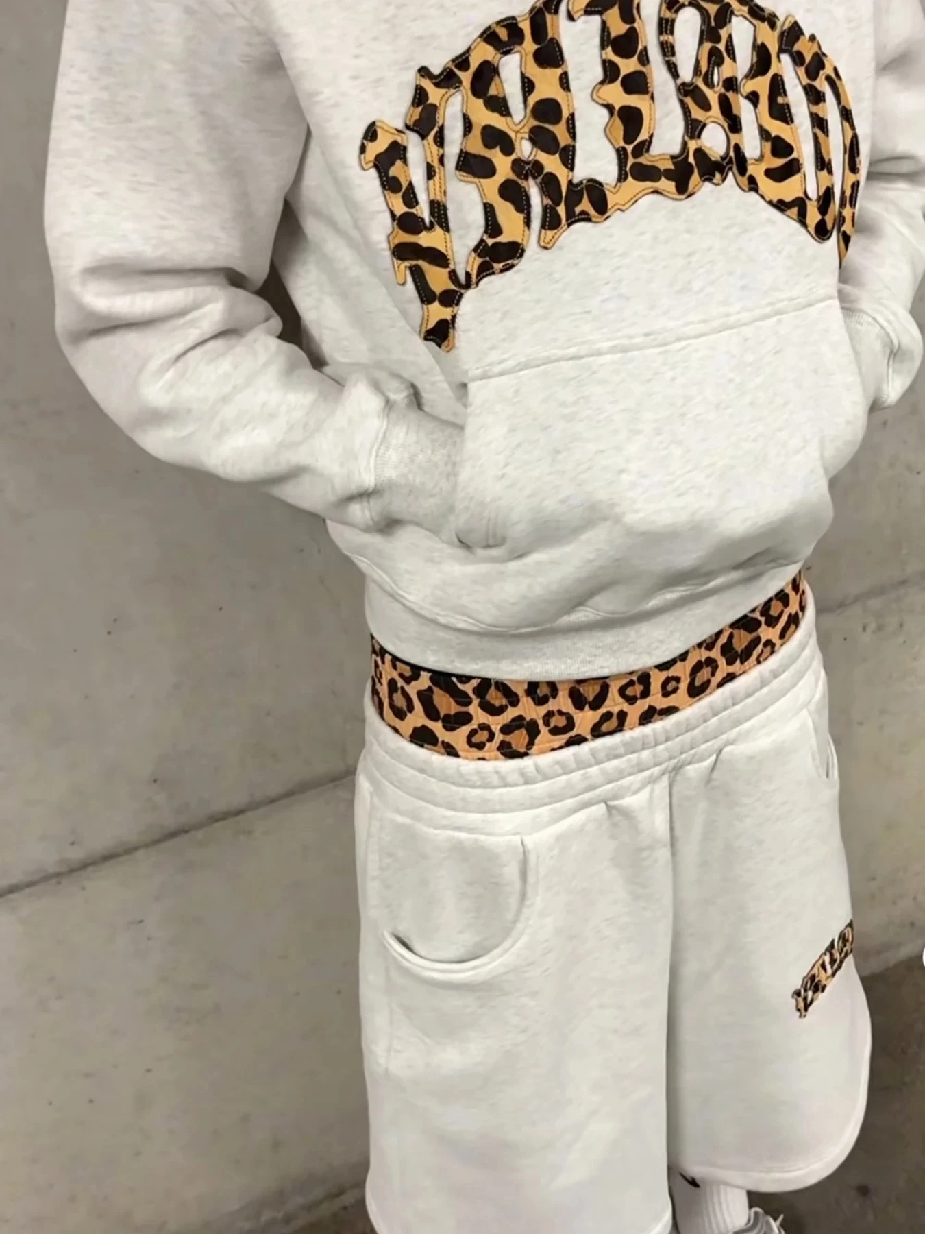 2025 new trendy high-quality cross-border leopard print casual sports men's and women's hooded sweatshirt pants thumbnail 4