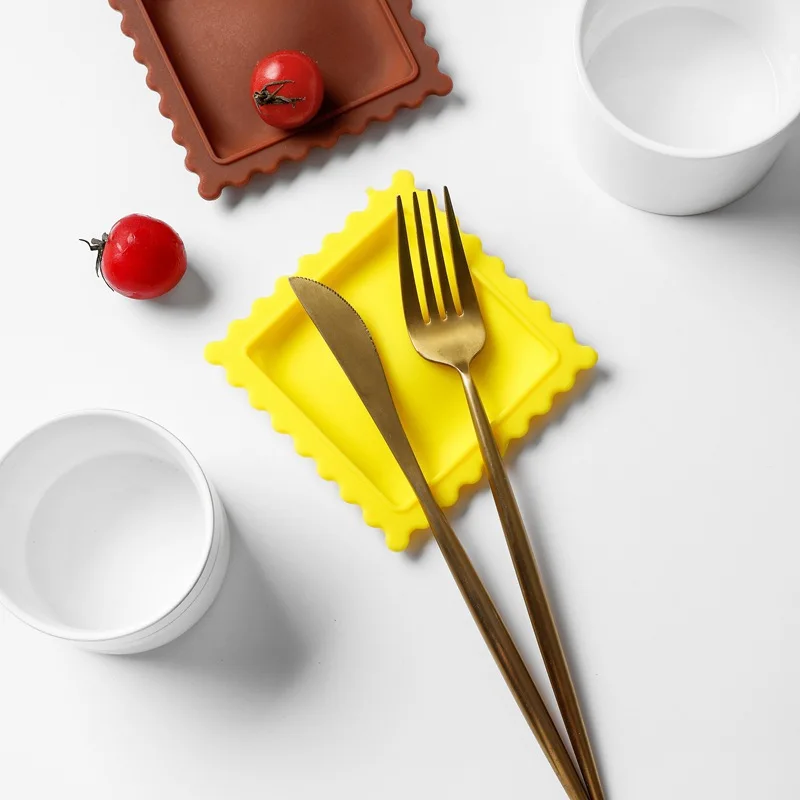 1pc Cute Cartoon Silicone Spoon Rest Heat-Resistant, Non-Slip Kitchen Counter Mat for Spoons & Ladles thumbnail 2
