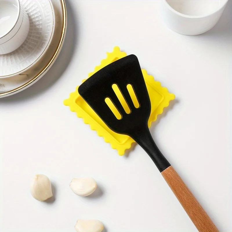 1pc Cartoon Biscuit-Shaped Soup Spoon Rest - Heat Insulating and Anti-Scalding  Mat for Kitchen Gadgets for Restaurant Kitchen thumbnail 6