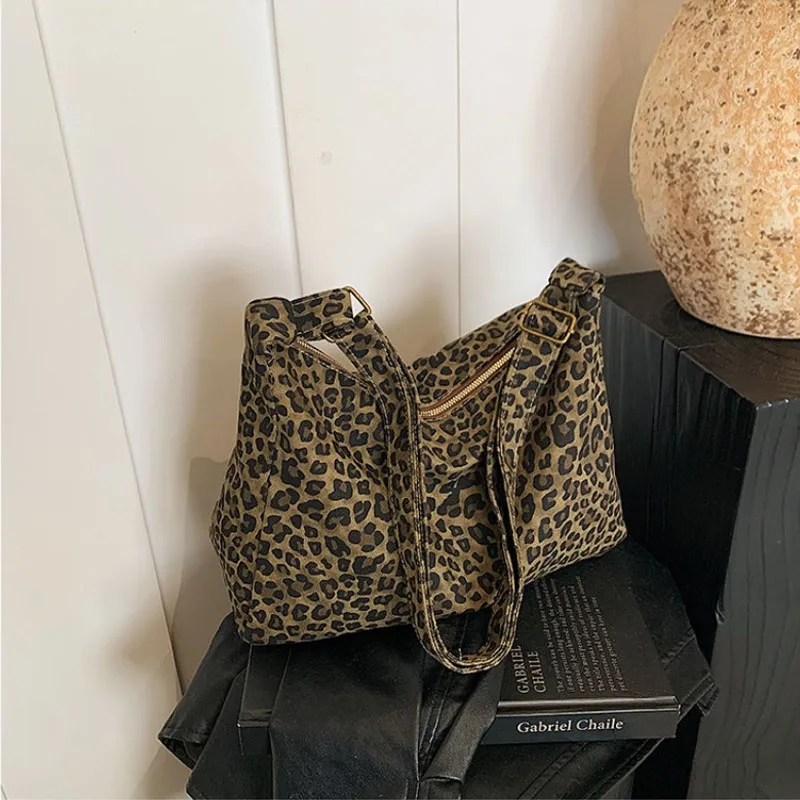 Trendy Casual Soft Textile Women's Shoulder Bag Large Capacity Leopard Print Female Retro Crossbody Bag For Commute Outings thumbnail 3