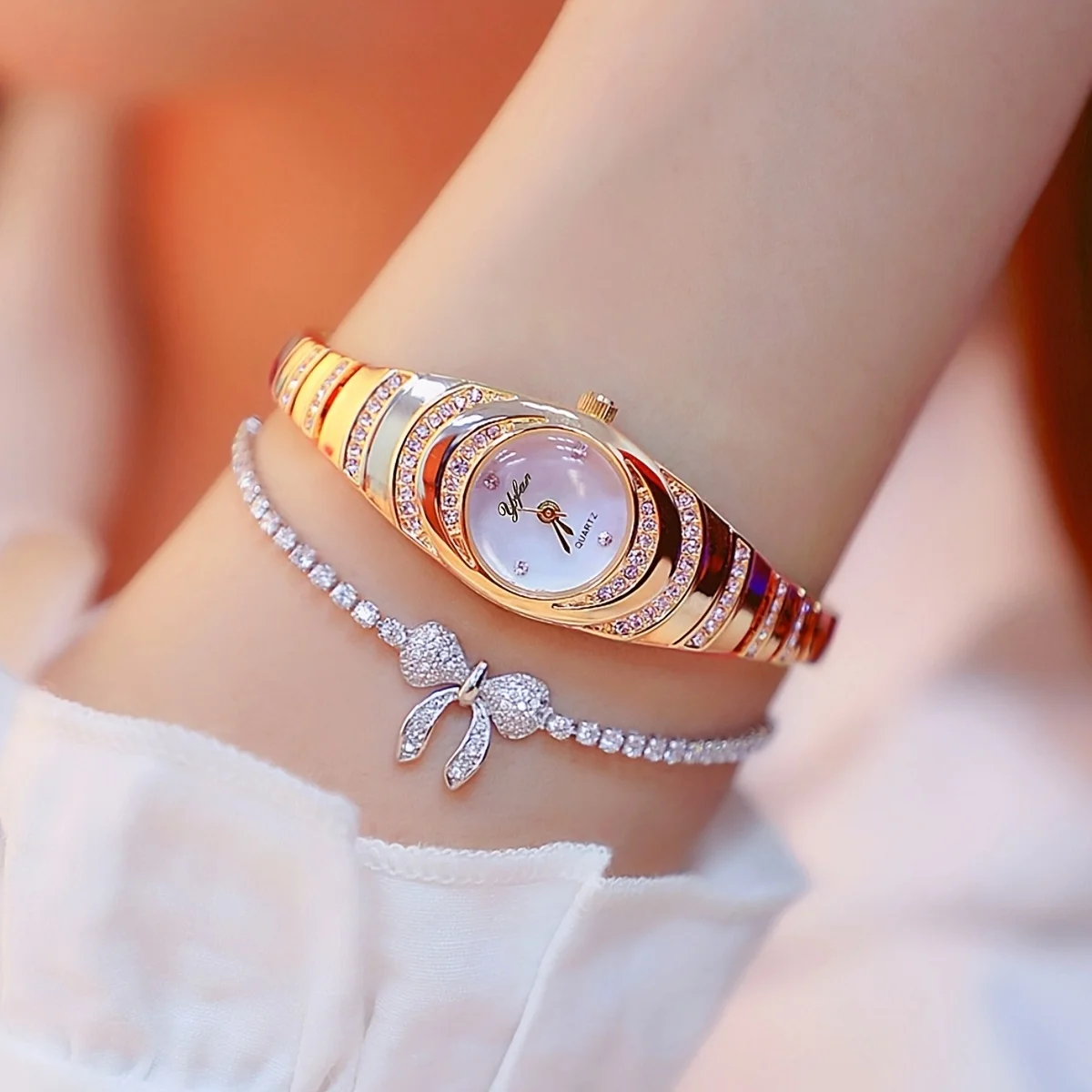 2pcs new women's watch simple rhinestone round dial alloy quartz watch set thumbnail 3