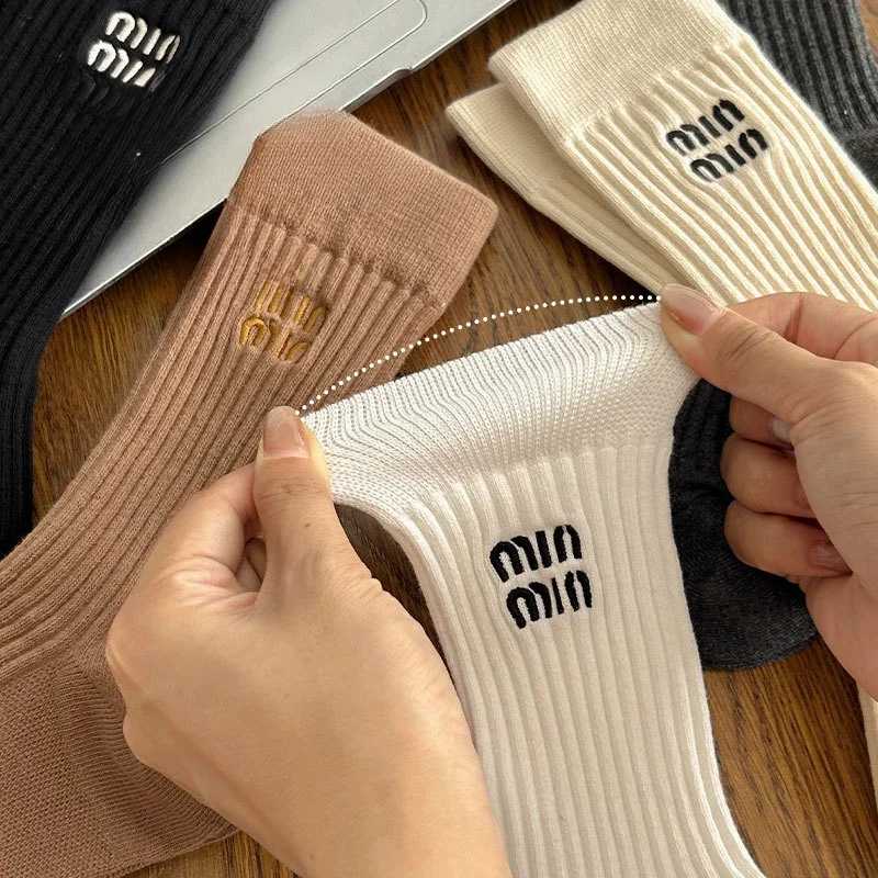 Calcetines Divertidos 2025 Women's Ins Trend White Socks - Cotton Sweat-Absorbent Embroidery Mid Socks, Solid Color Pile Japanes thumbnail 3