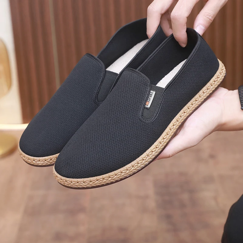 New men's simple breathable shoes lightweight casual shoes soft sole anti-skid soft comfortable slip-on lazy shoes