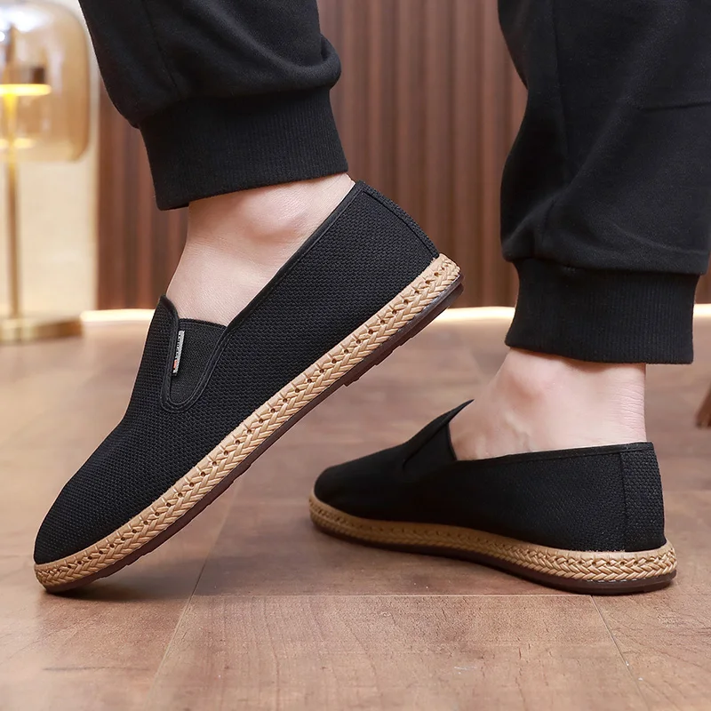 New men's simple breathable shoes lightweight casual shoes soft sole anti-skid soft comfortable slip-on lazy shoes thumbnail 3