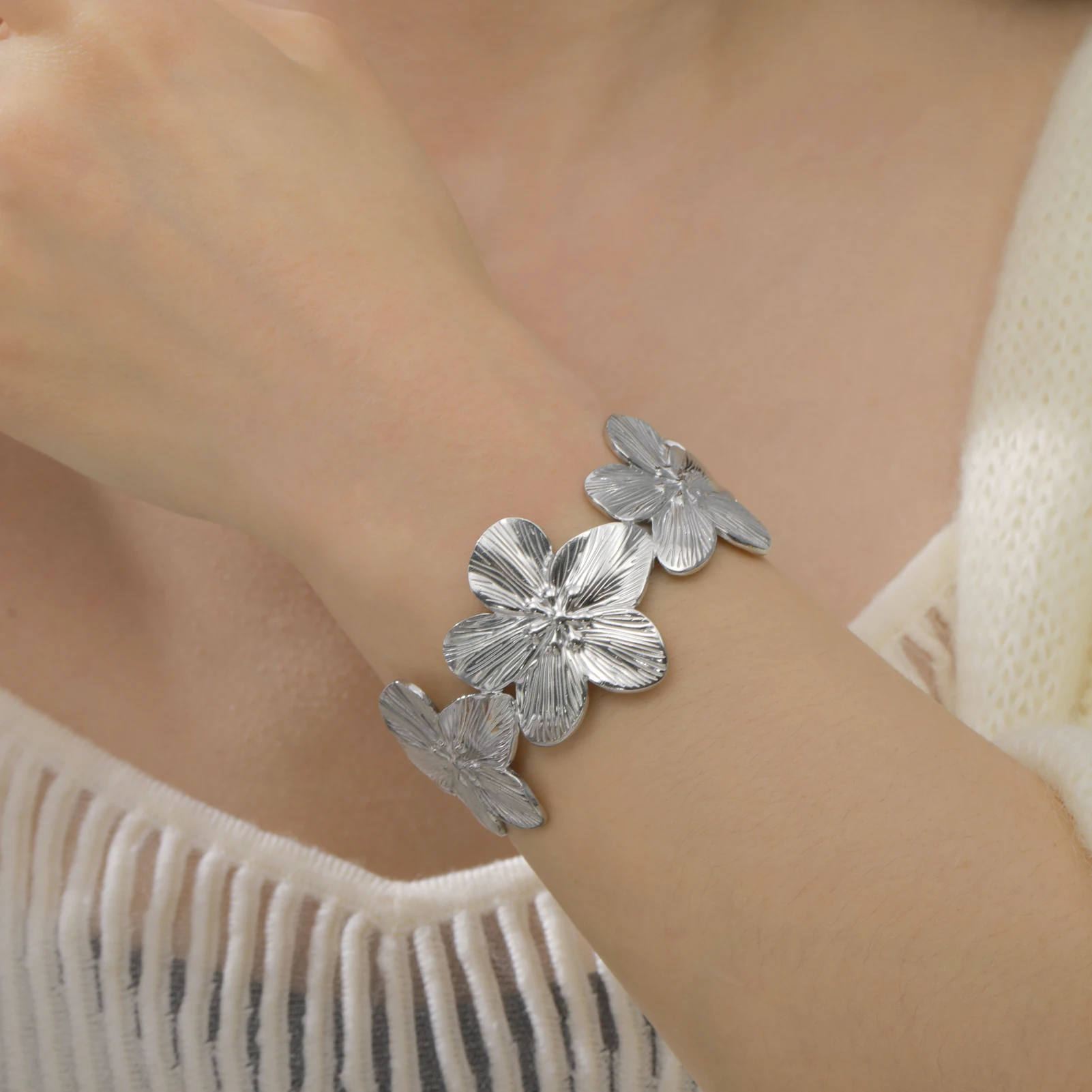 Teamer Fashion Big Flowers Cuff Bracelet for Women Stainless Steel Gold Color Bangle Bohemian Jewelry Wedding Gift thumbnail 6