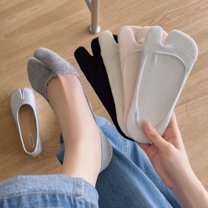 Women Two Finger Socks Summer Thin Non-slip Invisible Low Cut Boat Sock Solid Breathable Cotton Tabi Socks Comfortable