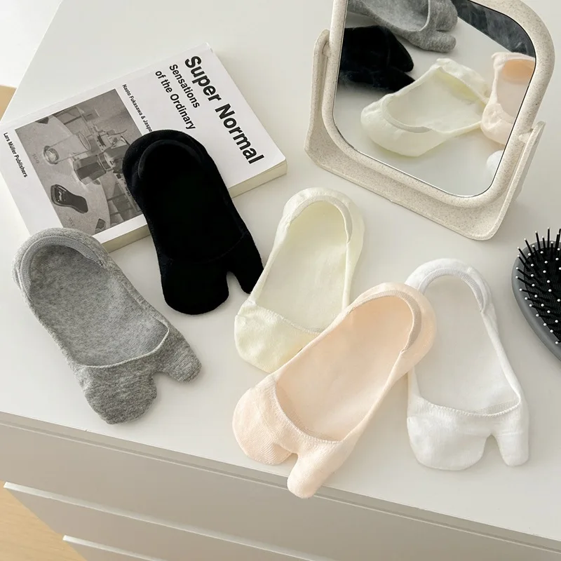 Women Two Finger Socks Summer Thin Non-slip Invisible Low Cut Boat Sock Solid Breathable Cotton Tabi Socks Comfortable thumbnail 6