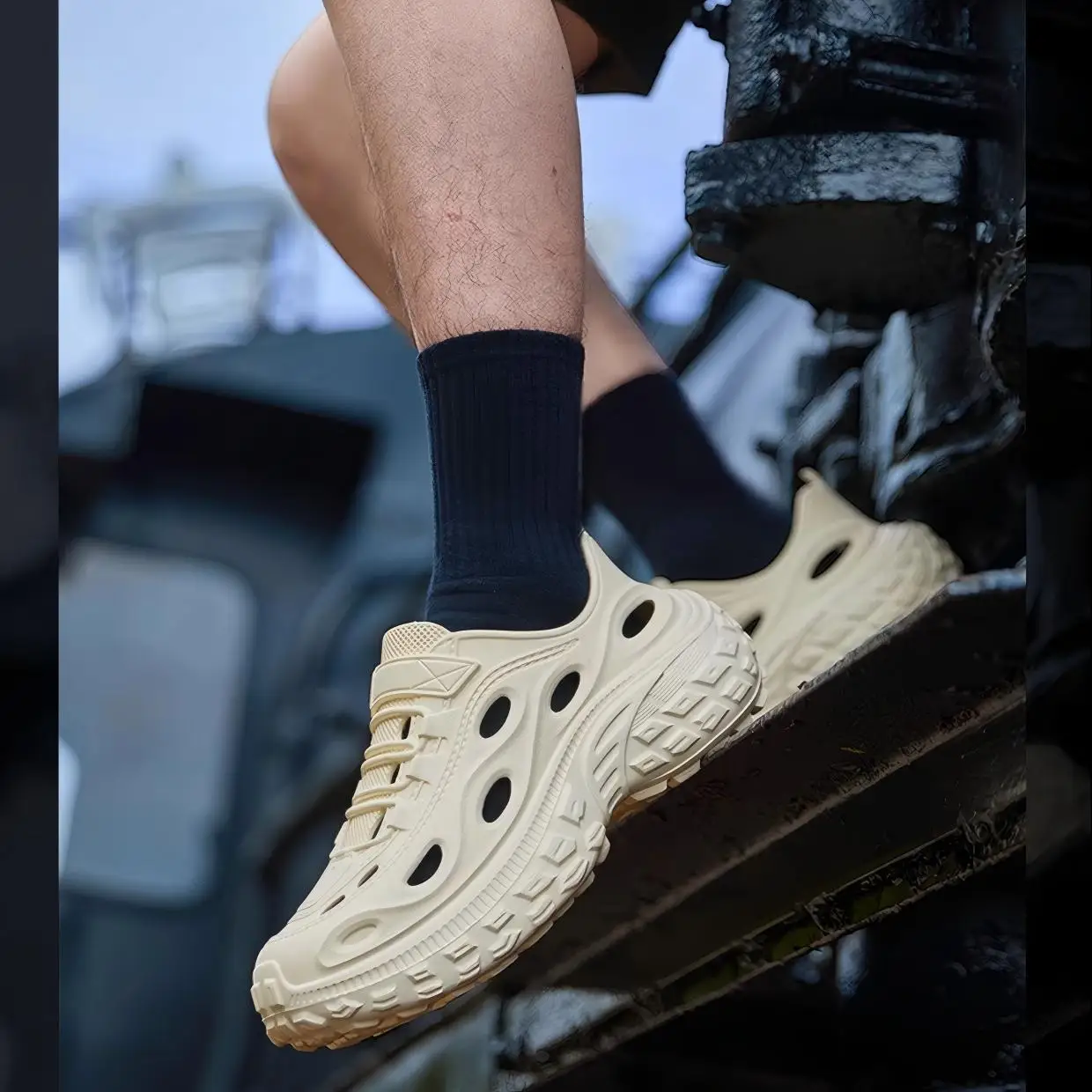 Men's Summer Clogs for Outdoor Wear, Beach Shoes, Non-Slip, Odor-Resistant, Closed-Toe, Women's Sports Casual Driving Sandals, Men's Outdoor Water Shoes thumbnail 4