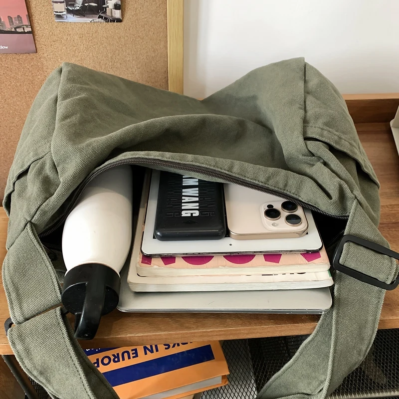 Men'S Minimalist Large Capacity Messenger Bag, Casual Shoulder Bag, Suitable for Vacation, Outdoor Activities, Daily Commuting thumbnail 4