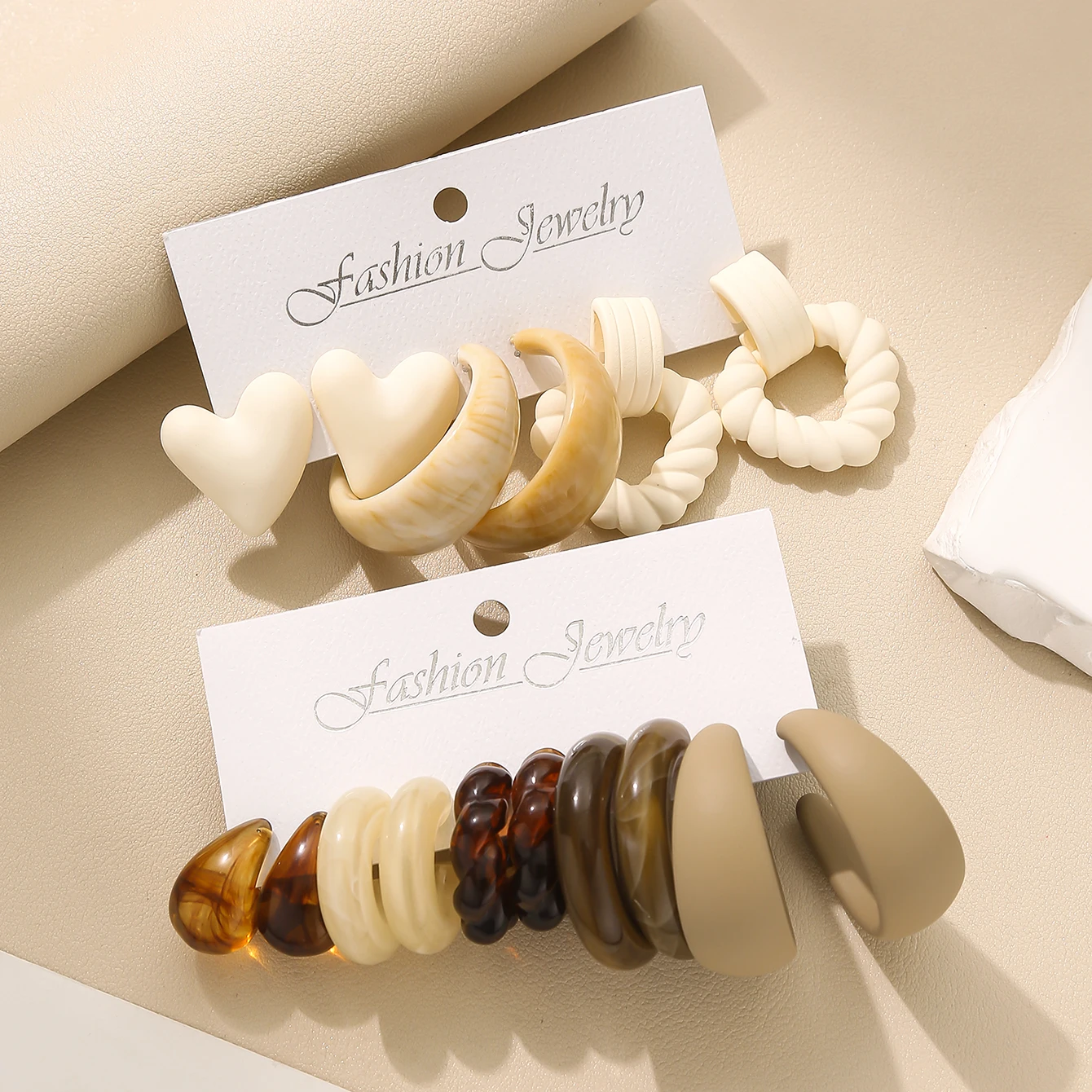 Elegant Heart-shaped Studing Earrings Retro Warm Toned Resin Droplet Spiral C-shaped Hoop Earrings Daily Party Dating Jewelry thumbnail 5