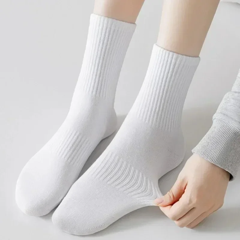 Cotton Sports Socks Unisex Soft Comfortable Breathable Casual Socks Black White Mid Tube Solid Color for Men Women Classic Socks thumbnail 2